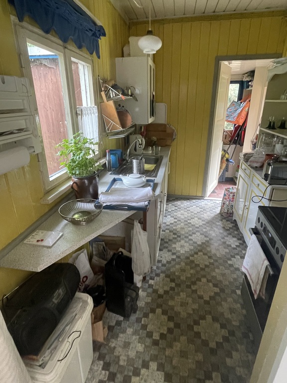 wooden cottage - kitchen 