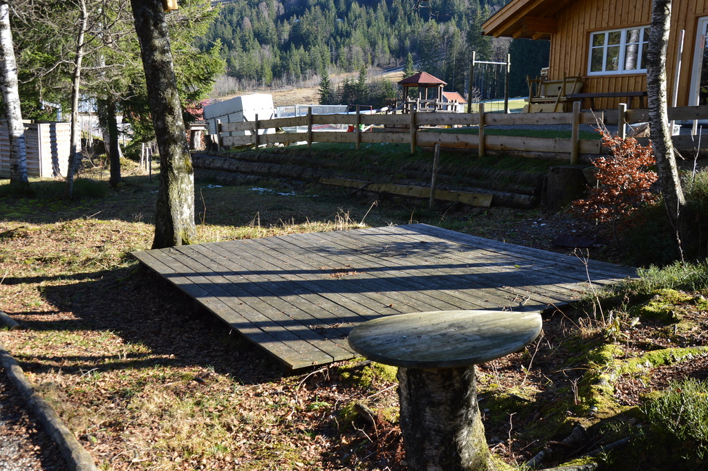Liegefläche zum Sonnen im Moorbad