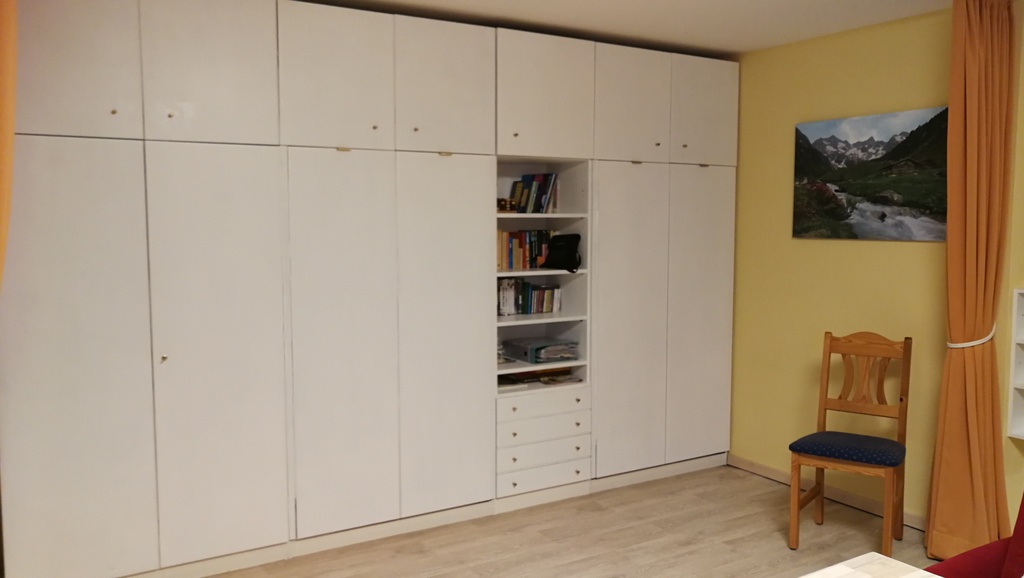 Kleiderschrank, Bücher-Spieleregal, 2 Schrankbetten