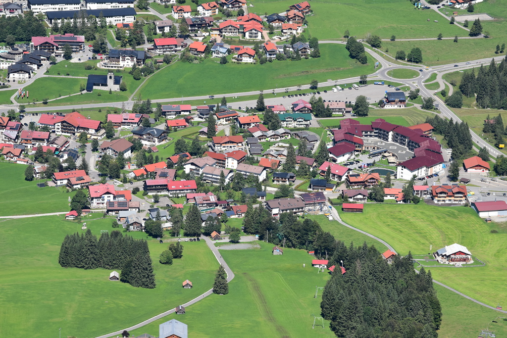 Der Ort vom Iseler aus