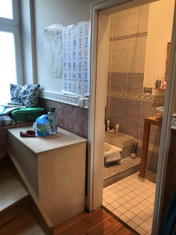 little bathroom (shower/toilet)on the 2nd floor