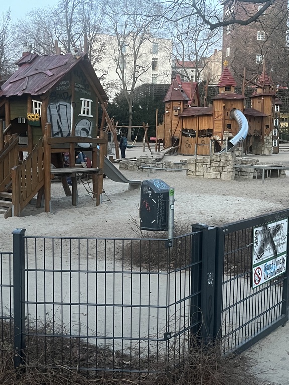 at this park, you can get nice food, ice & coffee 