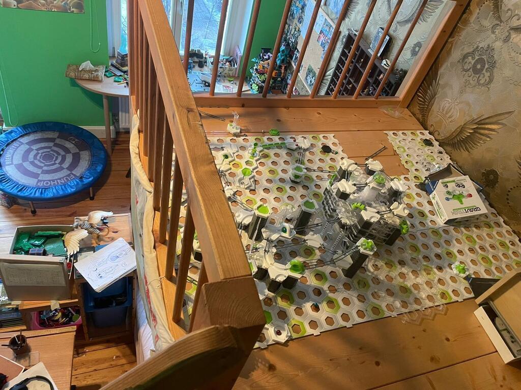 On this upper part, we could build down the Gravitex and put on a bed fo one person.