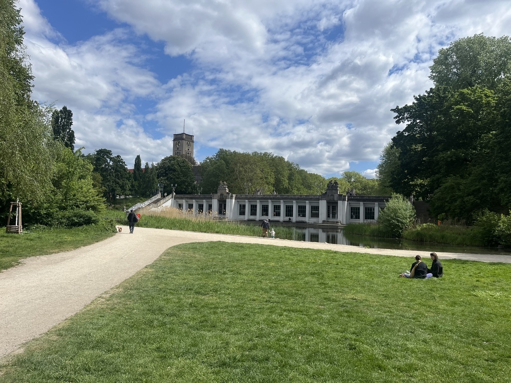 behind the Rathaus: “Rudolf-Wilde-Park” popular for many Berliners, who wants to play chess, doing sports, laying around…