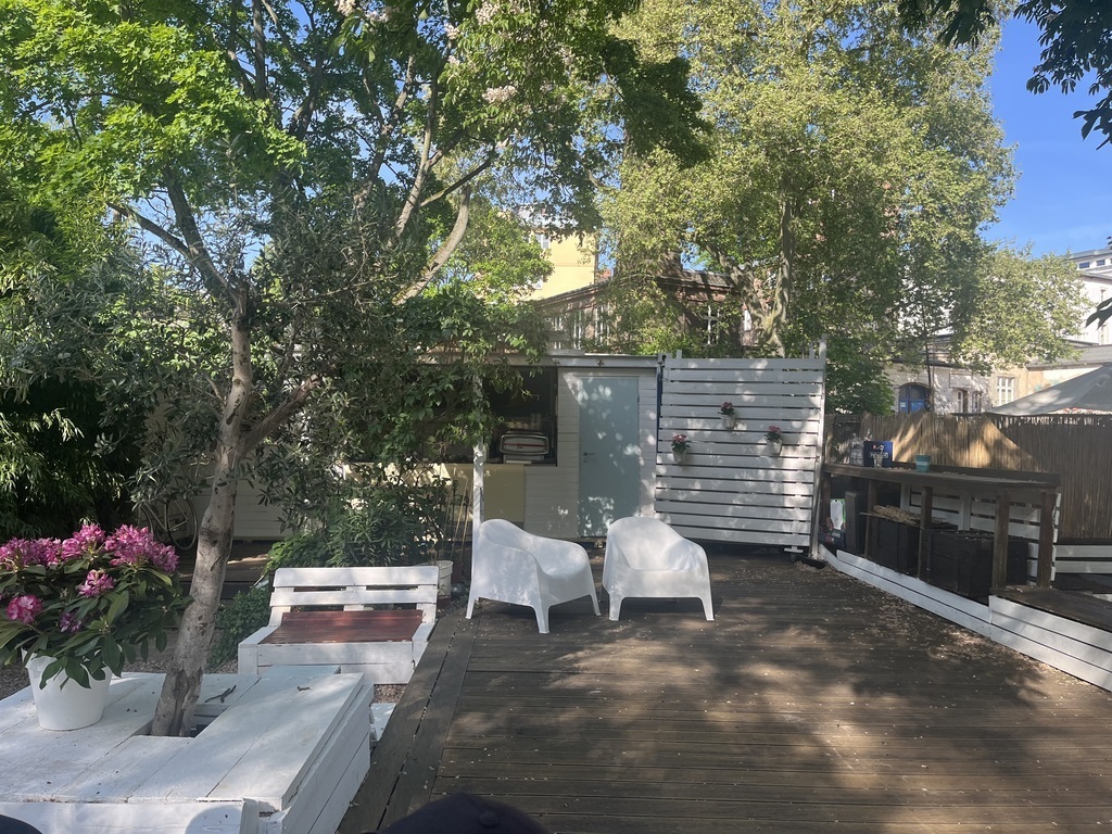 “Frozen Youghurt” in the Belziger Str, also around the corner for warm days 