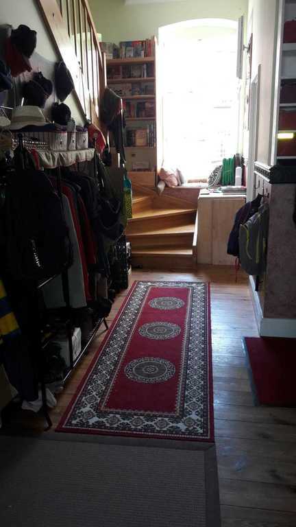 Entrance 2nd floor with stairs to the 3rd floor.....