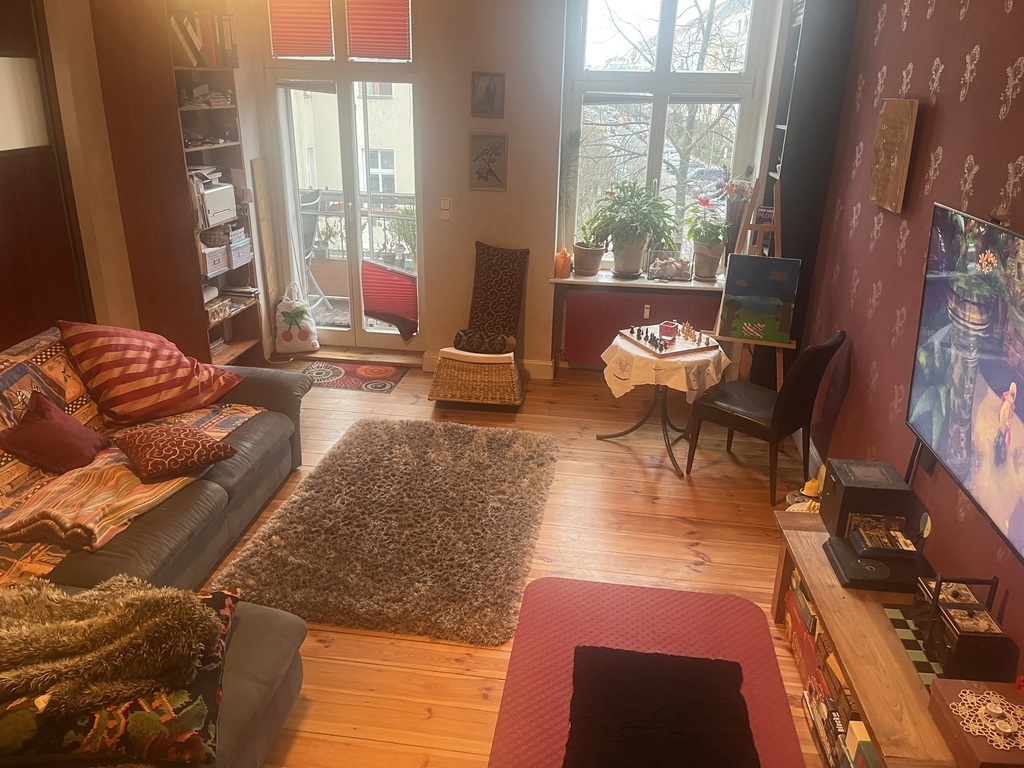 livingroom in the 2nd floor with balcony.....