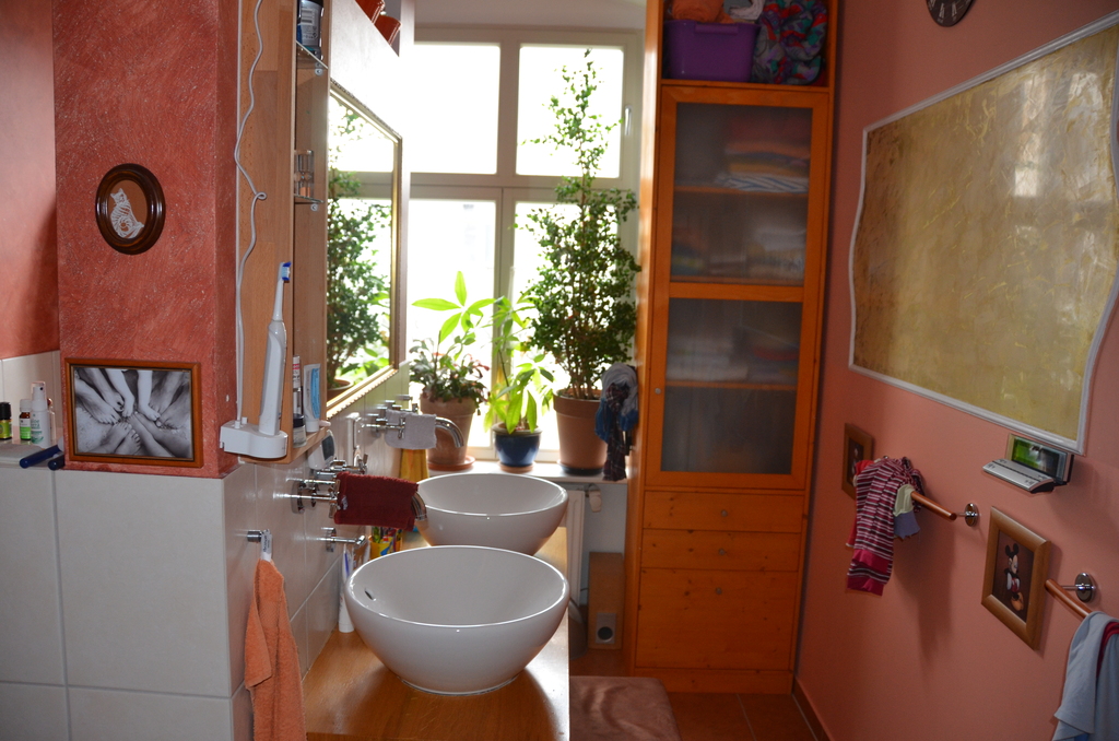 Bathroom/toilet 3rd floor with washing machine