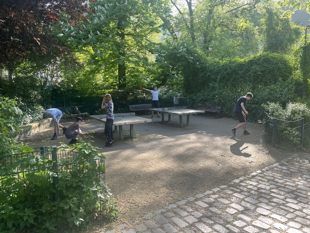 …. there you have a nice shadow place yo play table tennis (it's here for you)