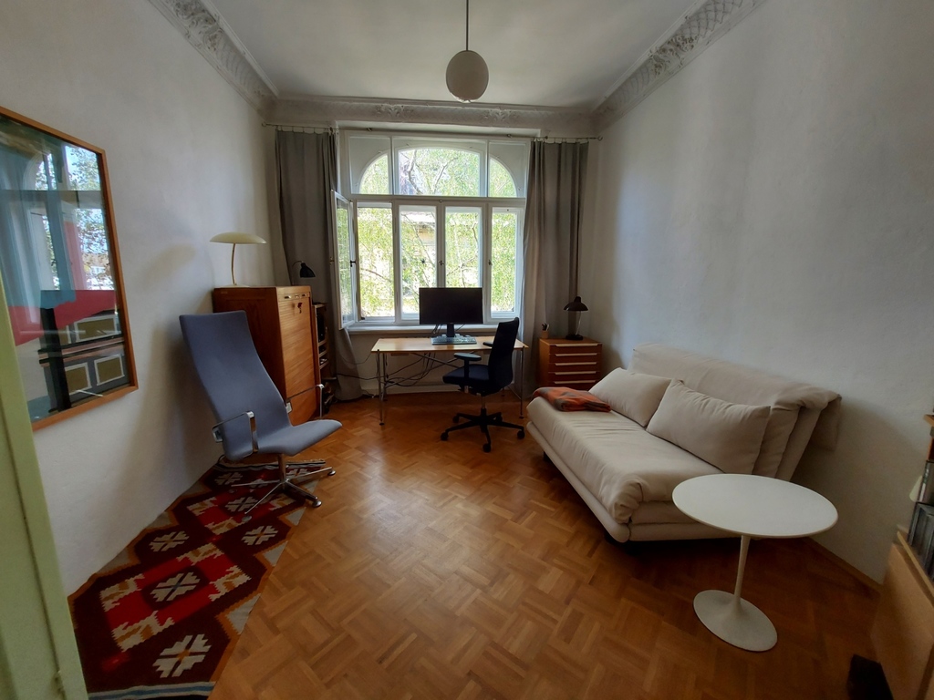 Arbeitsplatz und Couch