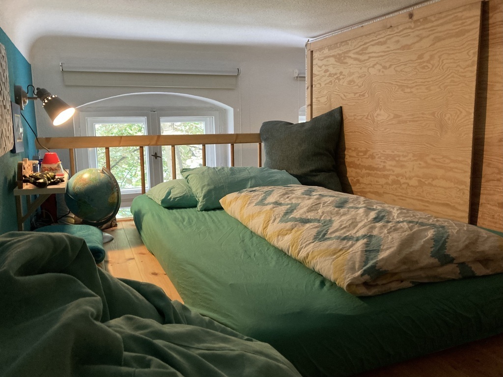 sleep upstairs in kids room 2 (left side)