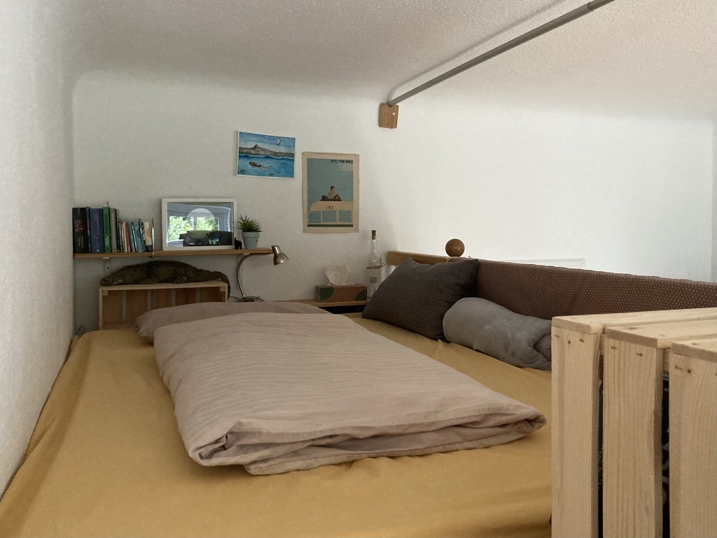 sleep upstairs in kids room 1