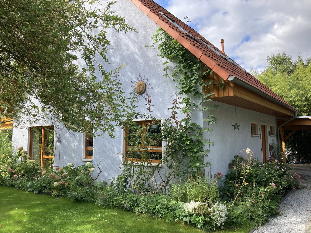 Country house at the Berlin Wall Trail!