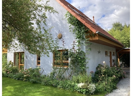 Country house at the Berlin Wall Trail!