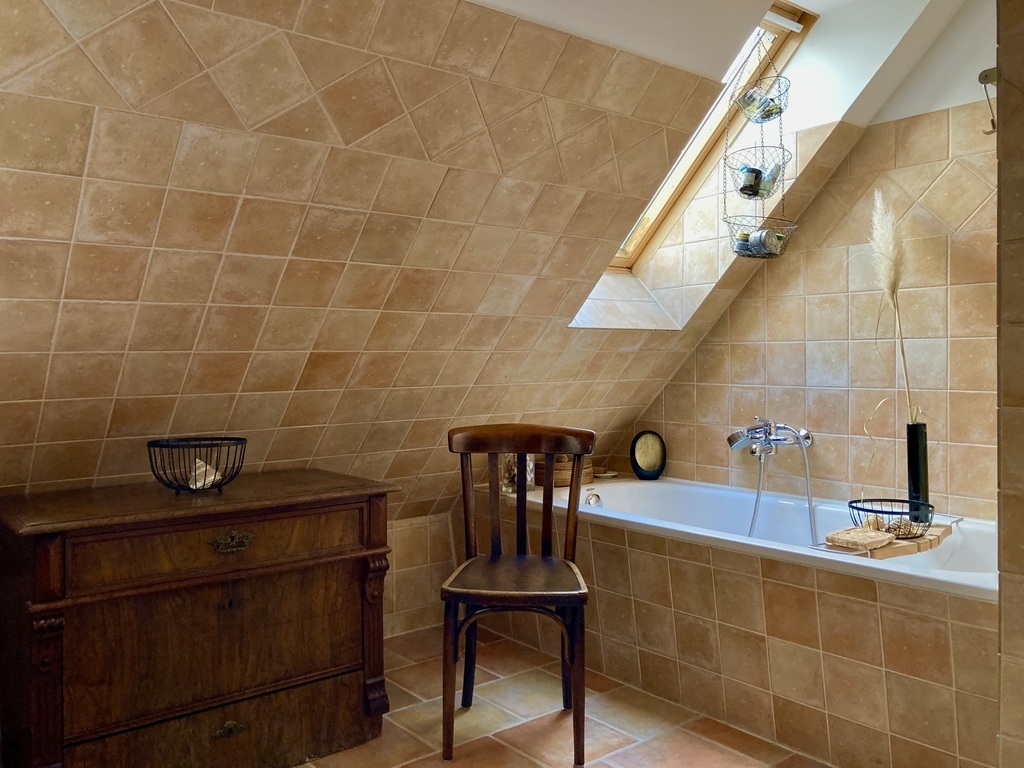 the upper bathroom and sauna