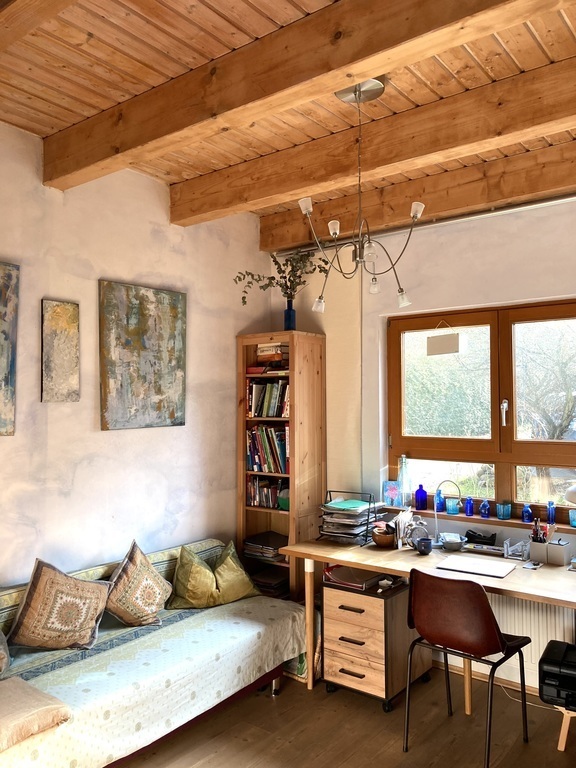 room with spare bed to pull out