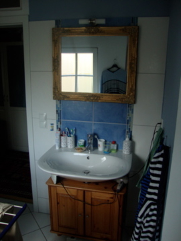 Badezimmer oben/ Bathroom upstairs/ Salle de bains en haut (2)
