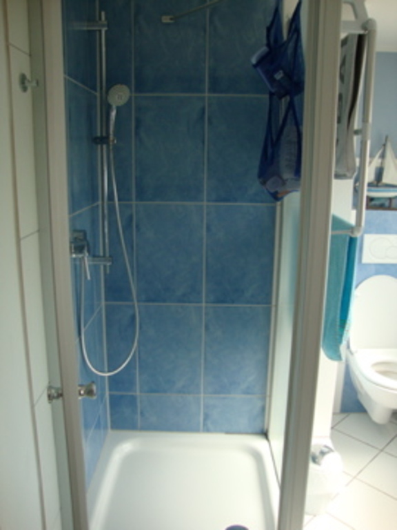 Badezimmer oben/ Bathroom upstairs/ Salle de bains en haut (1)