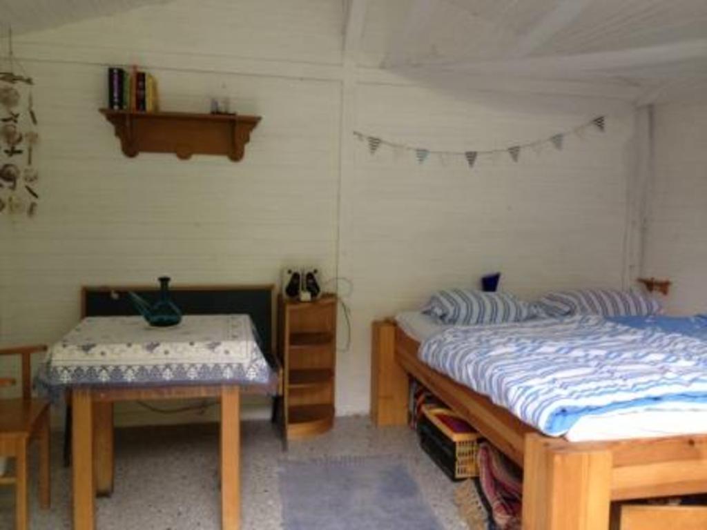 The guesthouse interior (Sleeping room 3) / Das Gästehaus von innen (Schlafzimmer 3)