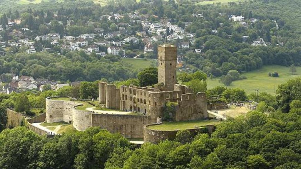 Castle in Koenigstein - 20 min