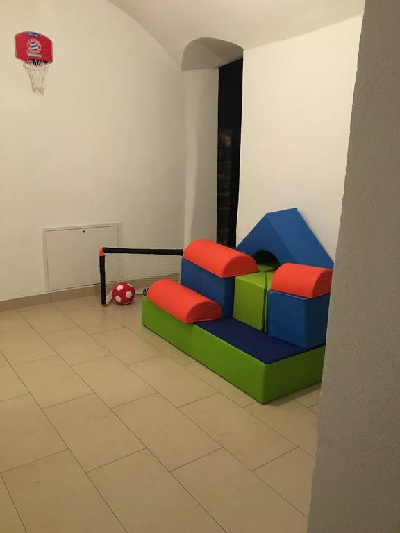 Bouncing toys, basement