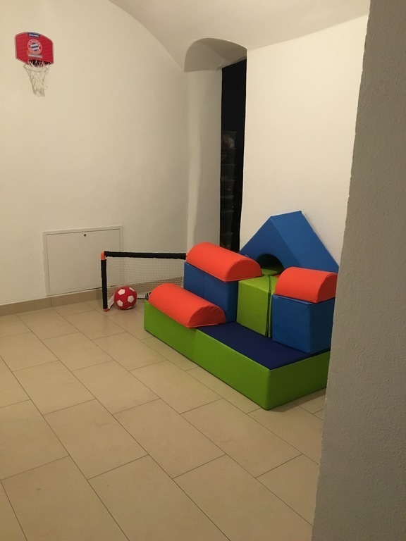 Bouncing toys, basement