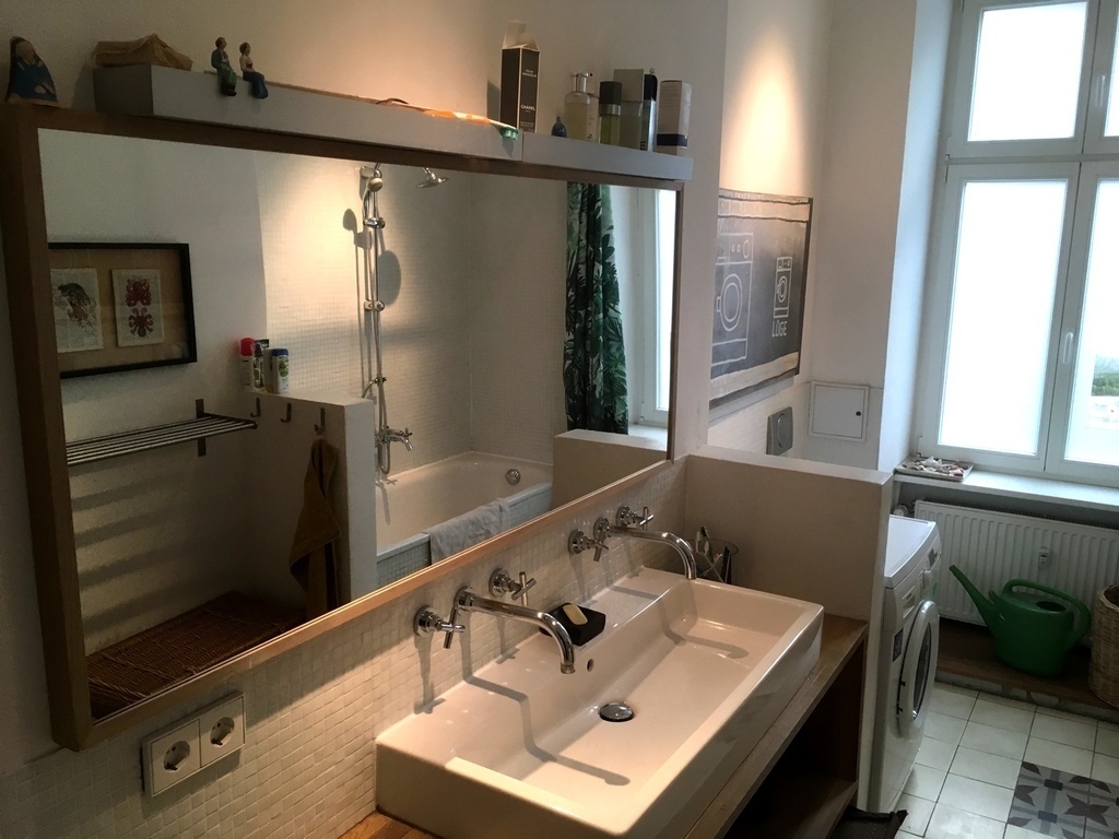 großes Bad, big bathroom