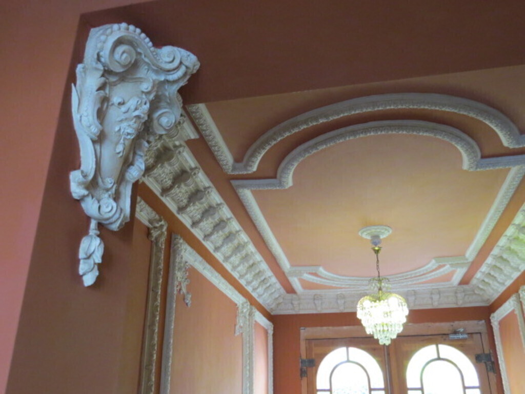 Entrance hall detail