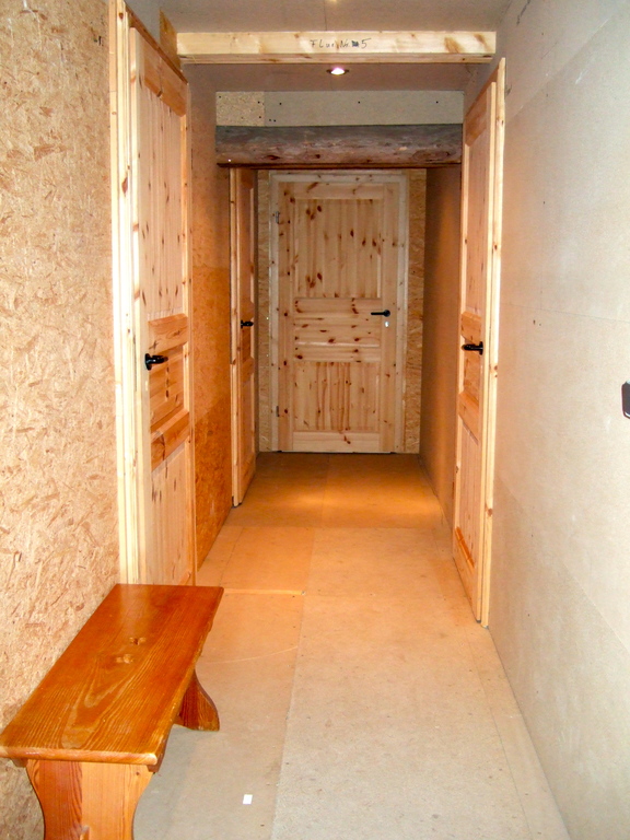 hallway to bedrooms