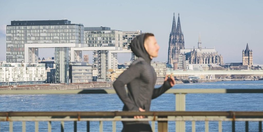 ...make a sprint to the other side "Schäl Sieck" of the river Rhine...