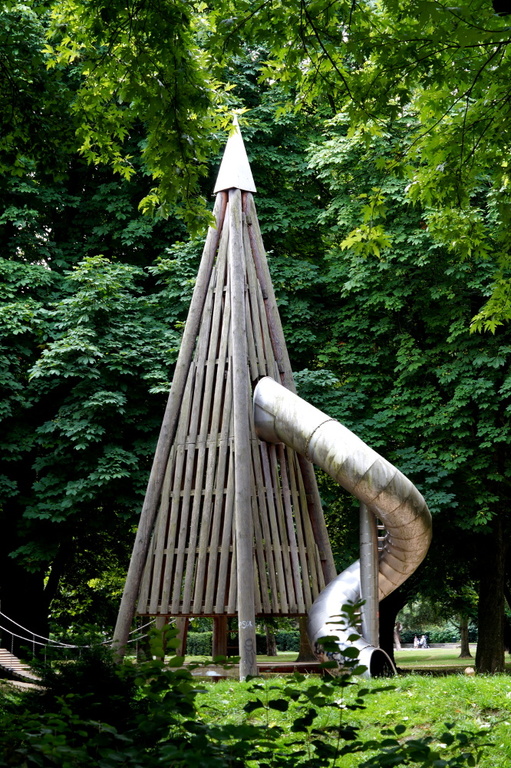 ...and attractiv playgrounds near by...