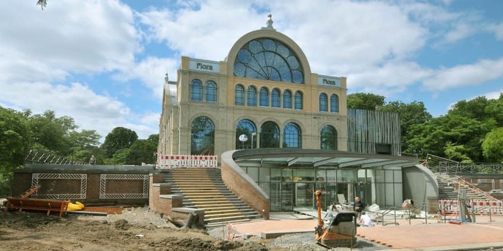 ...the "Flora"-Building is restaurated historical perfect in the original-stil of 1900...