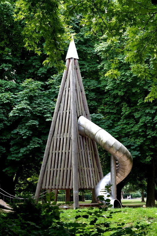 ...and attractiv playgrounds near by...