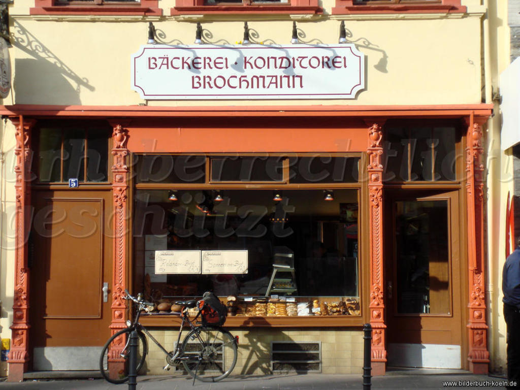 ...where you can find lots of shop, bars, cafés and bakery-shops...