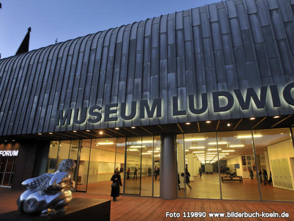 ...modern art museum LUDWIG...