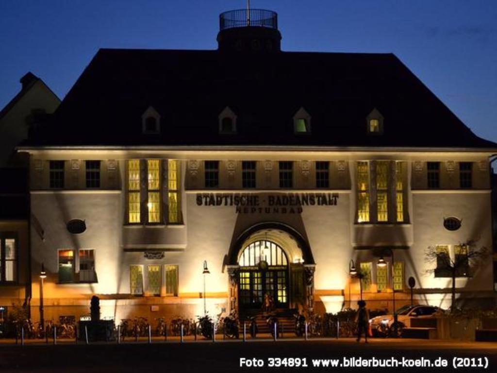 ...in an old-fashioned "Jugendstil"-building...