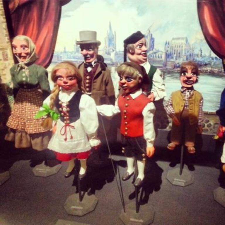 ...Bärbelsche, Hännesche and their friends...