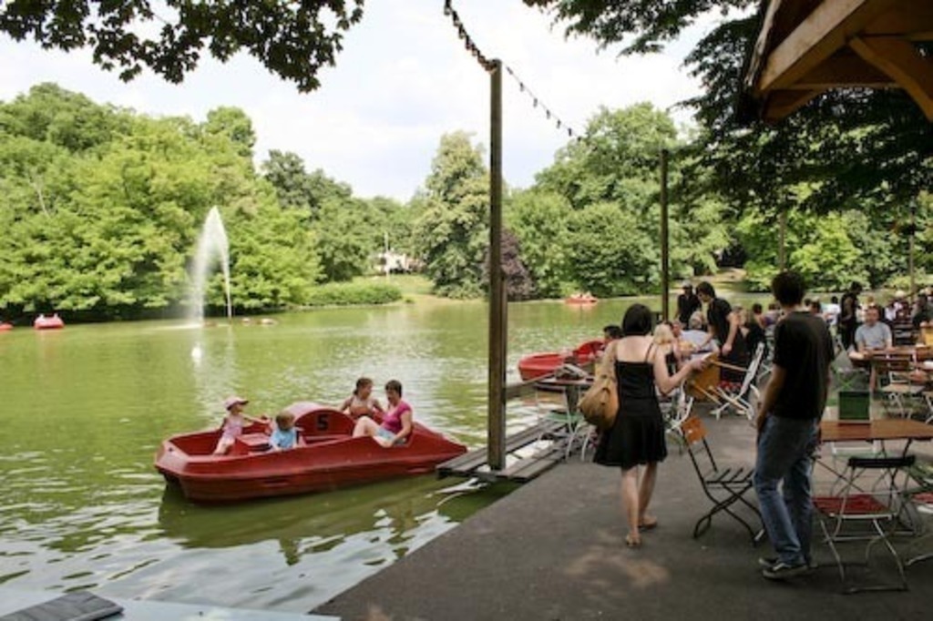 ...with the beautiful "Biergarten"-Lokal...