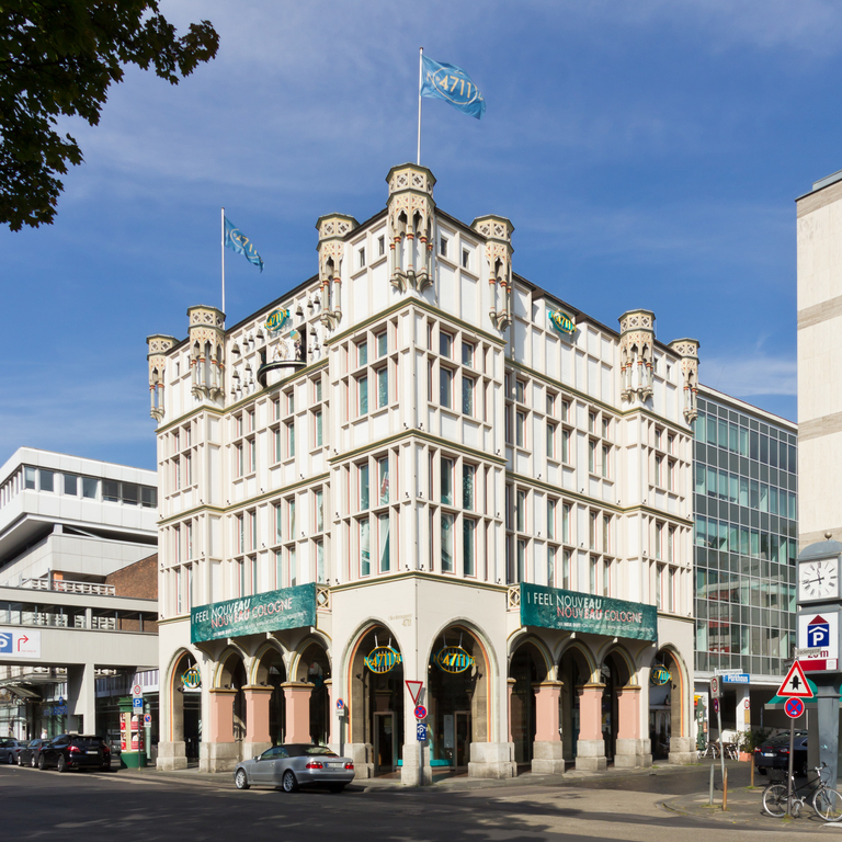 ...at the 4711-House, Glockengasse 4, oposit the Opera...