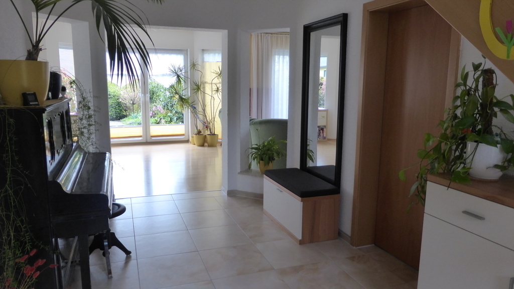Entrance hall on the ground floor / Diele im Erdgeschoss