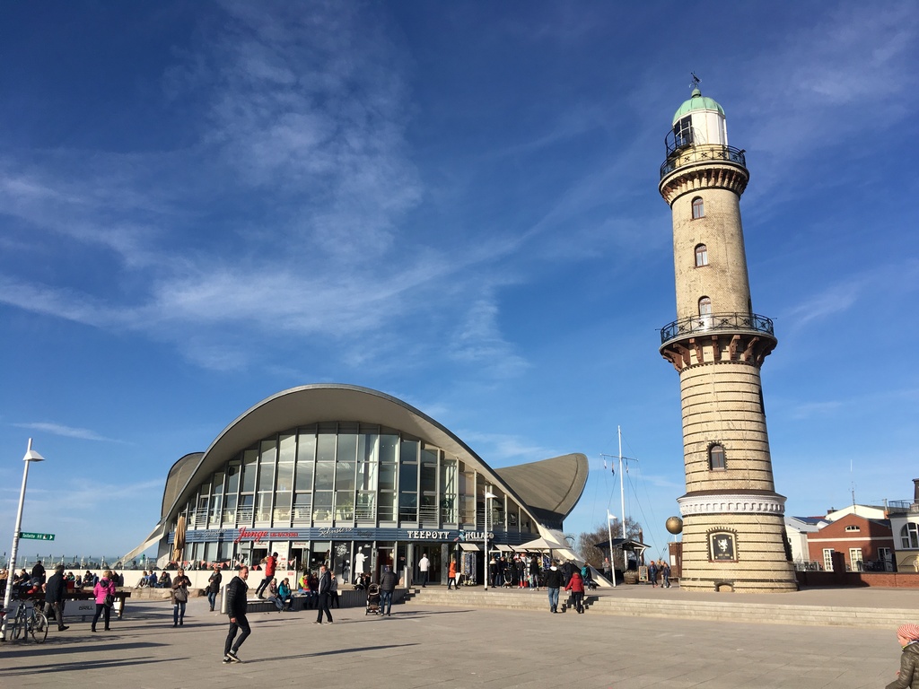 Historic lighthouse and "Teepott" in Warnemünde / Historischer Leuchtturm und Teepott in Warnemünde