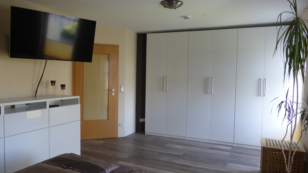 Master Bedroom / Schlafzimmer