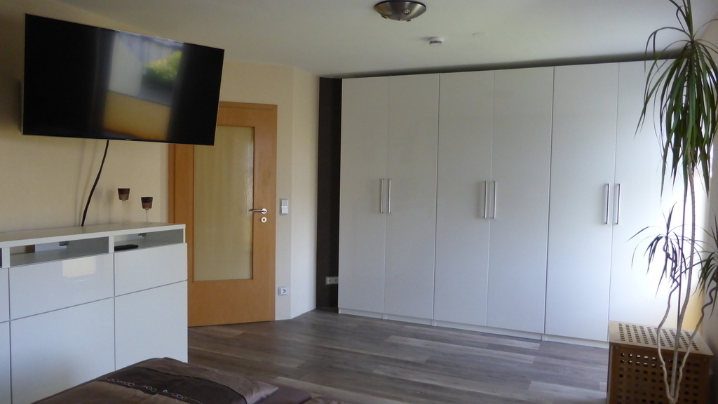 Master Bedroom / Schlafzimmer