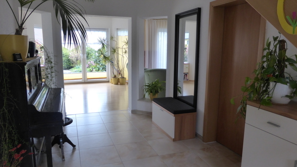Entrance hall on the ground floor / Diele im Erdgeschoss