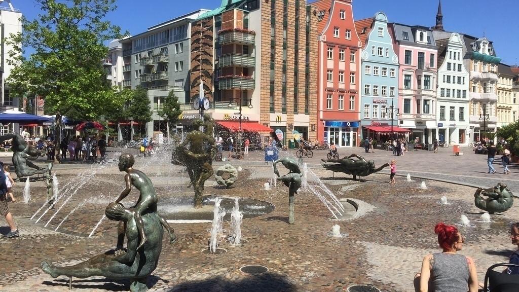Porn fountain in Rostock / Brunnen der Lebensfreude (auch Pornobrunnen genannt)