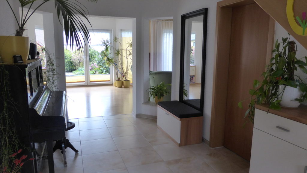 Entrance hall on the ground floor / Diele im Erdgeschoss