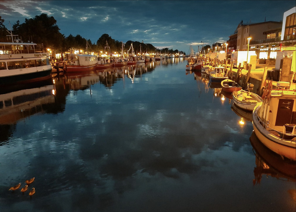 Port "Alter Strom" in Rostock Warnemünde / Hafen "Alter Strom" in Rostock Warnemünde