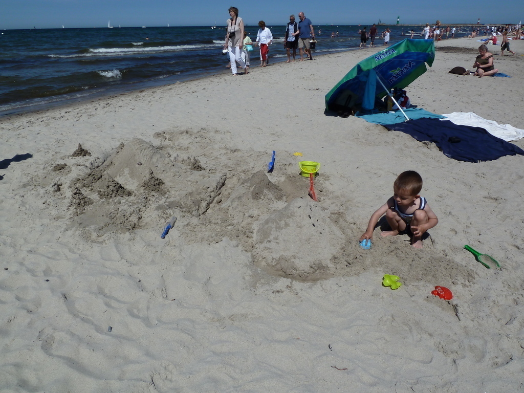 Unique sandy beach in the historical urban district Rostock Warnemünde / Einzigartiger Sandstrand in Rostock-Warnemünde