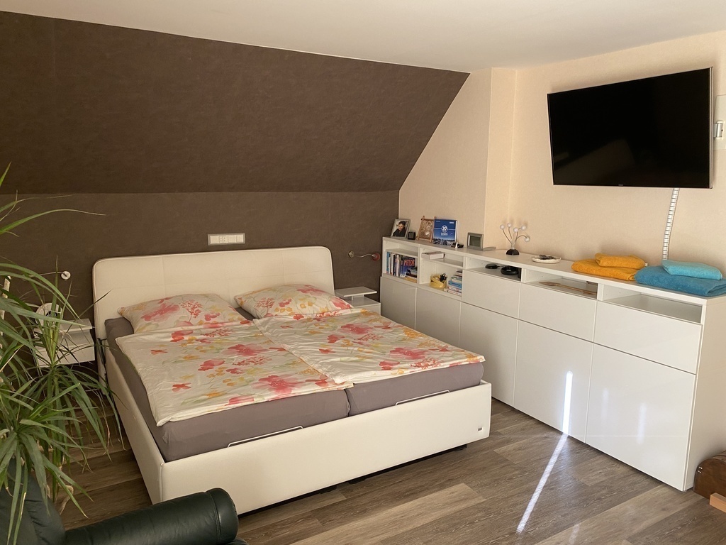 Master Bedroom / Schlafzimmer