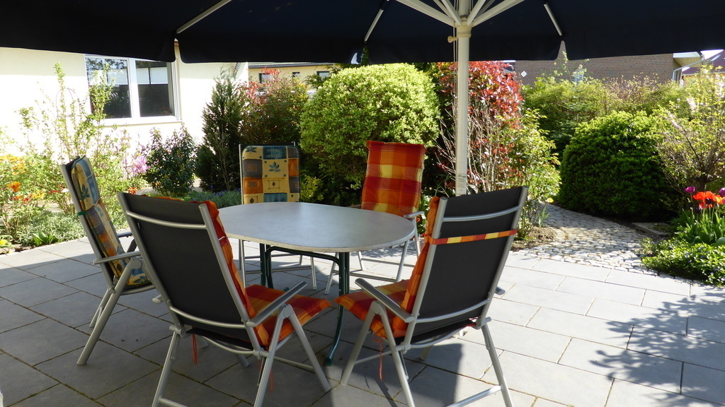 Terrace with barbecue / Terrasse mit Grill